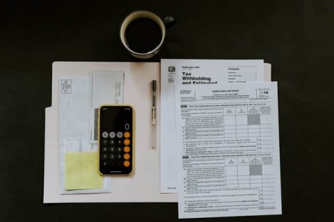 拉薩的企業(yè)，選擇代理記賬和自己請專職會計記賬哪個更劃算？