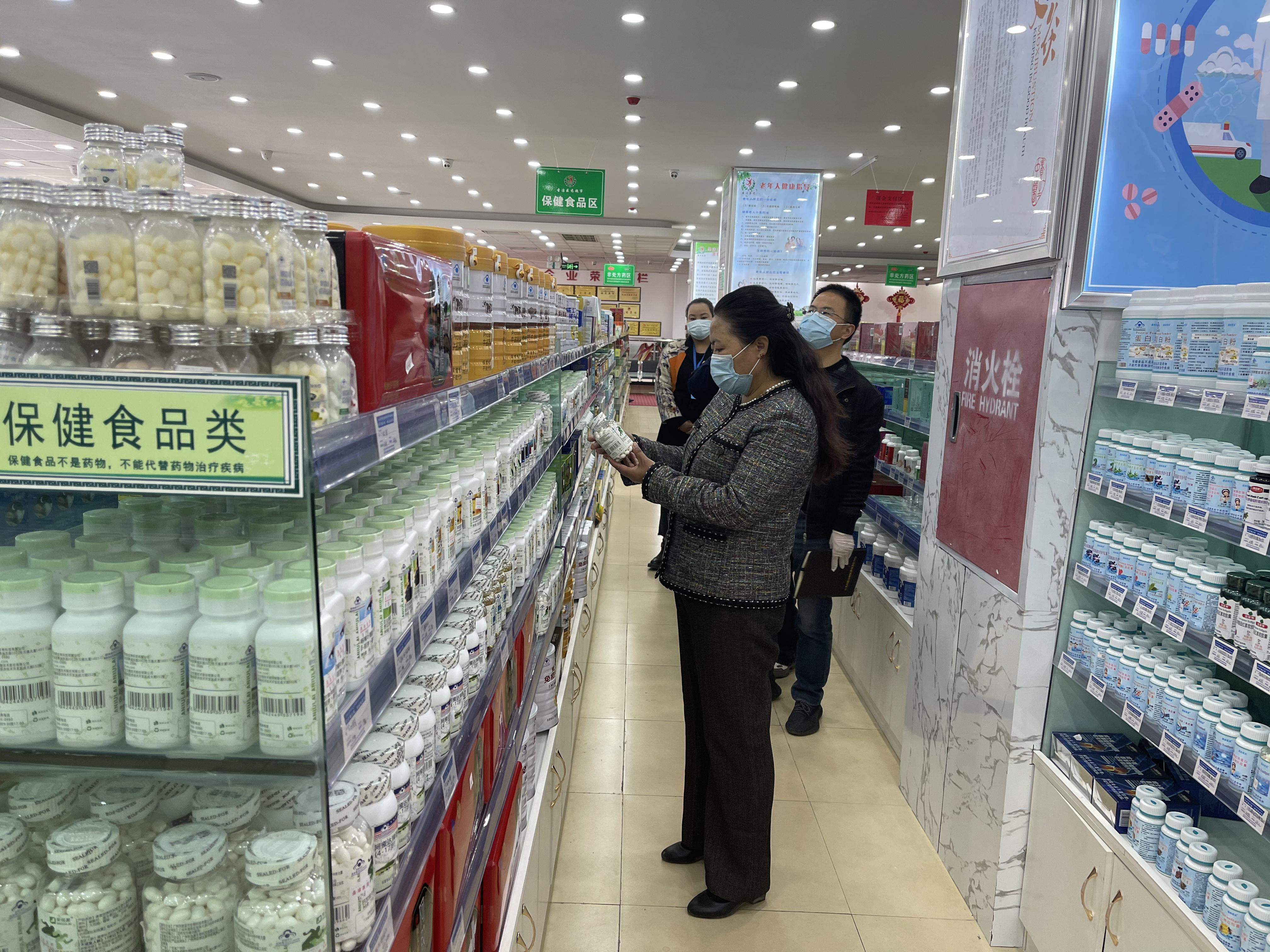 自治區(qū)市場(chǎng)監(jiān)管系統(tǒng)“五一”期間開展食品經(jīng)營(yíng)安全監(jiān)督檢查